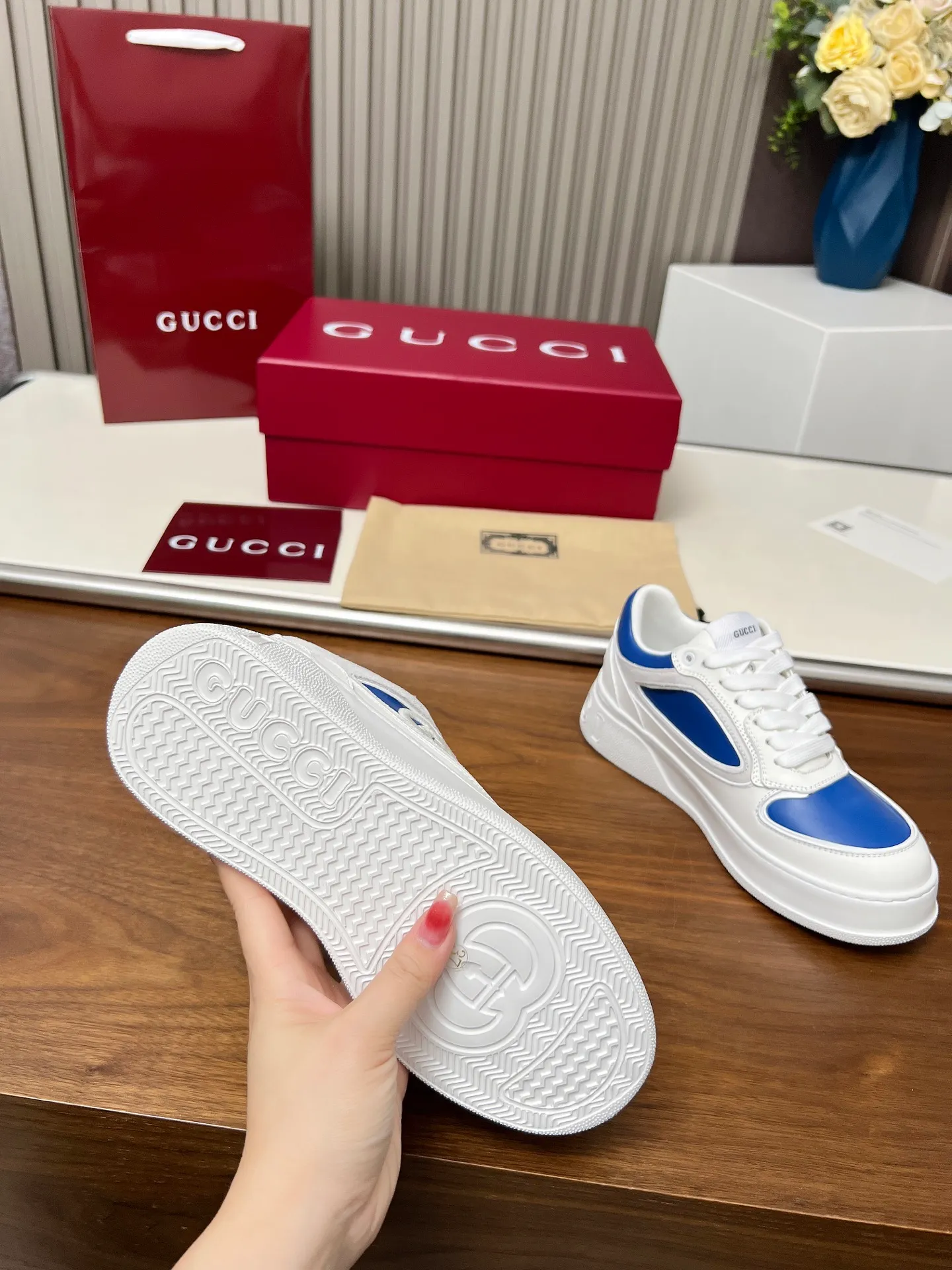 👟👟Ex-factory price 560👟👟Gucci casual sneakers, top version! Oil edge craftsmanship🌸🌸🌸1:1 reproduction. New model for early spring, creating a perfect style💣💣💣street style🔥🔥🔥Cool and stylish C-position fashionable outfit with retro and futuristic feel🌹🌹🌹Classic shoe shape, showing exquisite texture! Open mold to customize high-density outsole. Comes fully packaged. Size: Female 35-46. Fabric: Imported cowhide...men and women